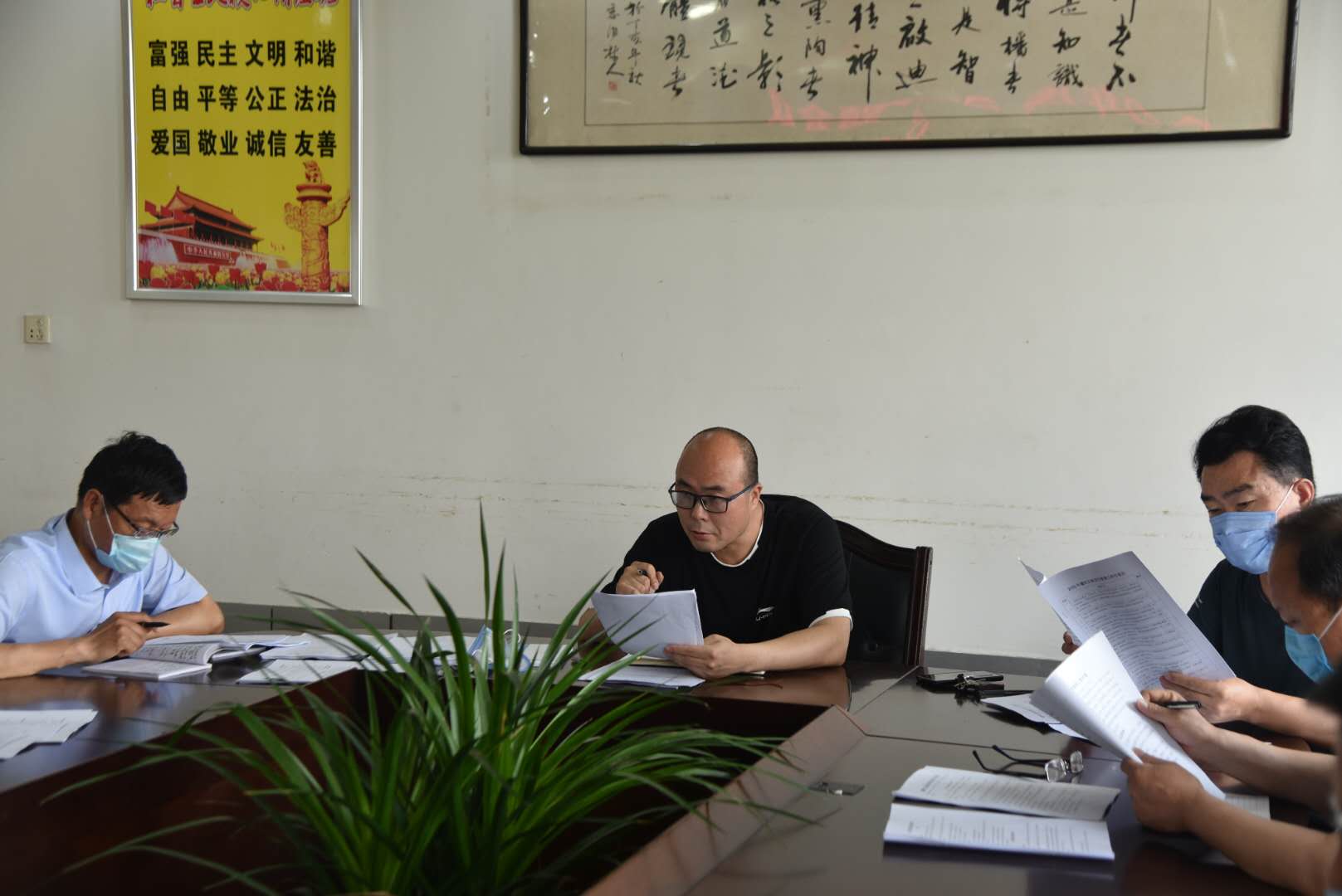 学校政教处负责人,学校安全委员姚占军宣读《漯河五高2020年度安全